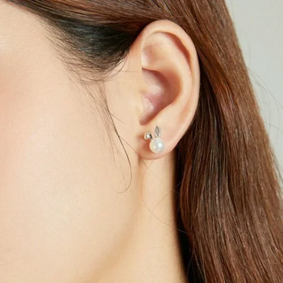 New Beautiful Sterling Silver Pearl Bunny Studs - Picture 4 of 4